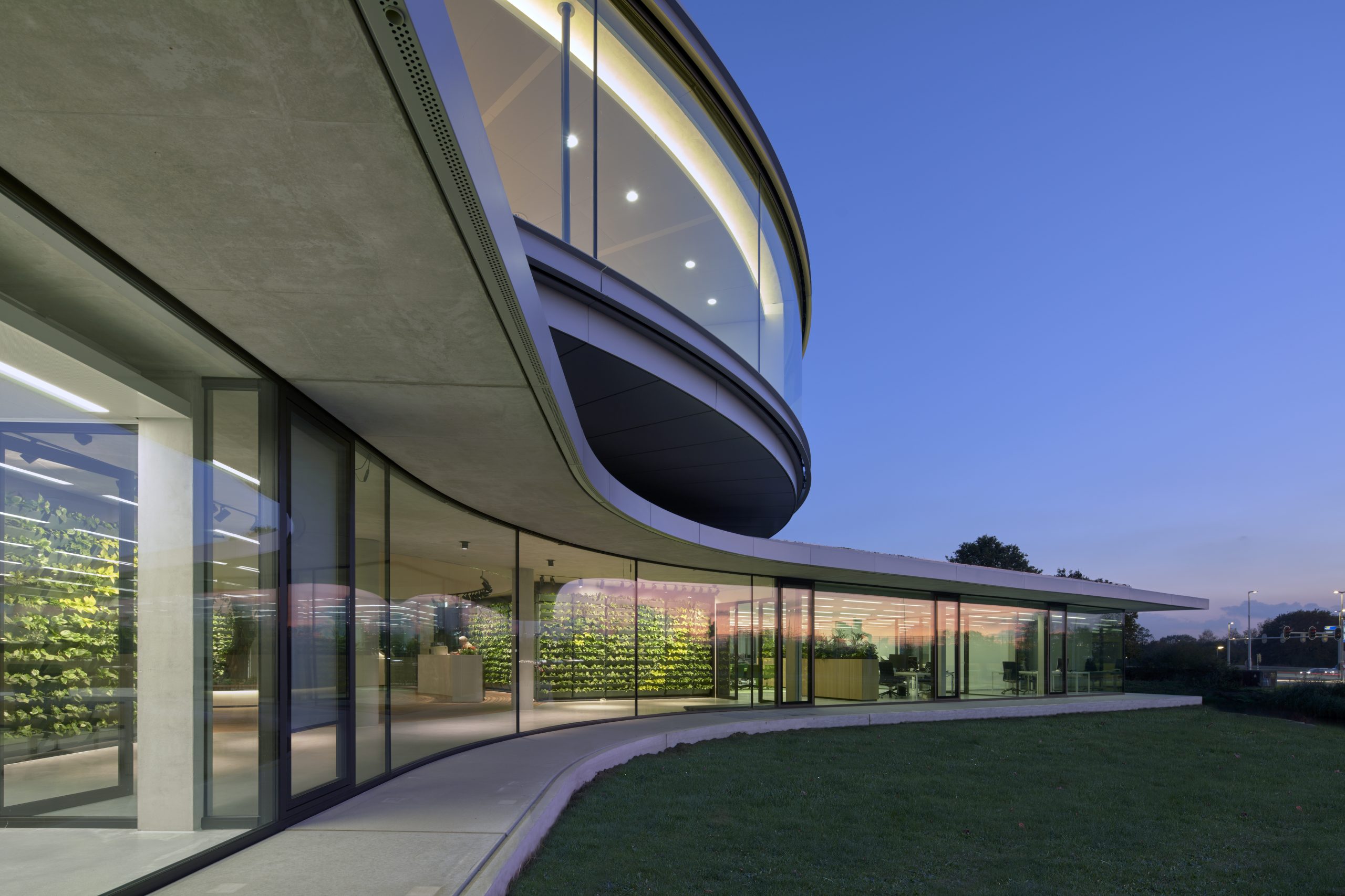 Vandaglas bv | IsoPerform Curved Krinkels Breda ©René Wit