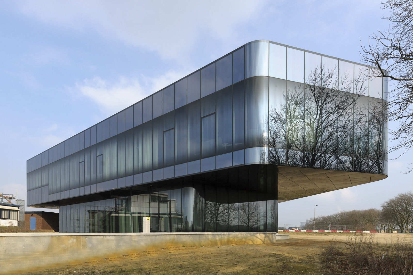 Vandaglas | Gebogen isolatieglas - CurvedPerform - Regiocentrale Maasbracht Vandaglas | Gebogen isolatieglas - CurvedPerform -Sigmax ©Dirk Verwoerd